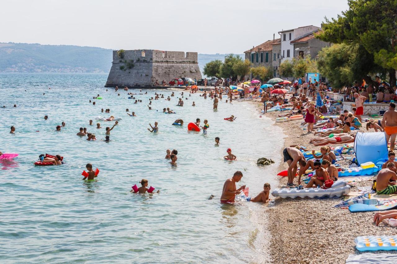 Apartments And Rooms With Parking Space Kastel Stafilic, Kastela - 18673 Екстериор снимка