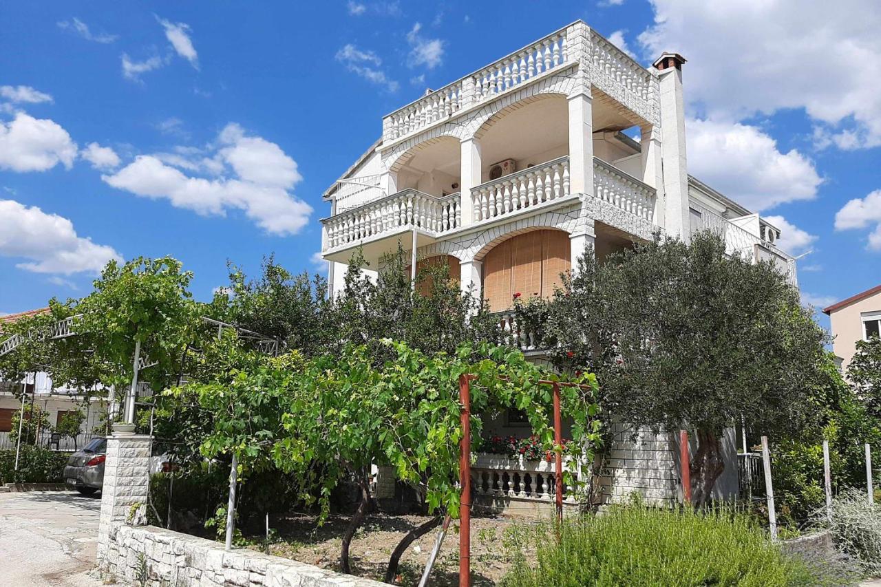 Apartments And Rooms With Parking Space Kastel Stafilic, Kastela - 18673 Екстериор снимка