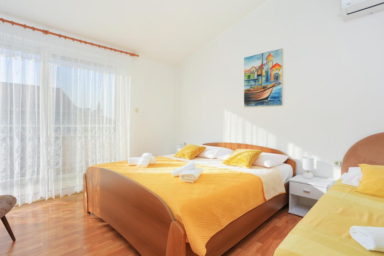 Apartments And Rooms With Parking Space Kastel Stafilic, Kastela - 18673 Екстериор снимка