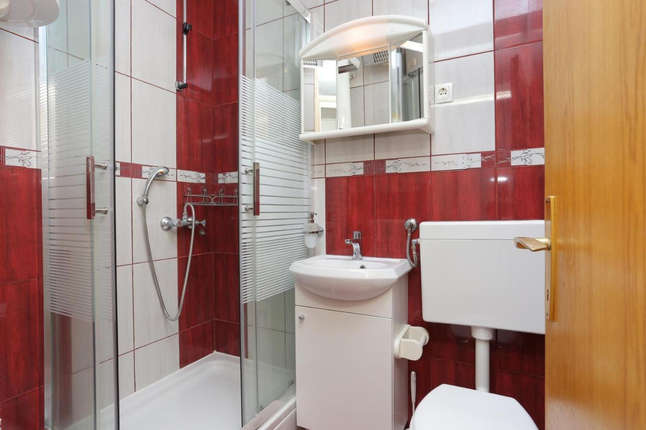 Apartments And Rooms With Parking Space Kastel Stafilic, Kastela - 18673 Екстериор снимка
