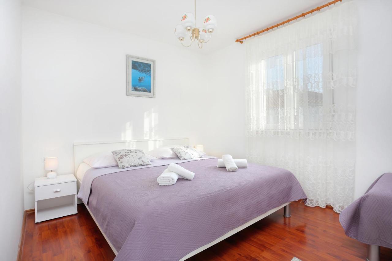 Apartments And Rooms With Parking Space Kastel Stafilic, Kastela - 18673 Екстериор снимка