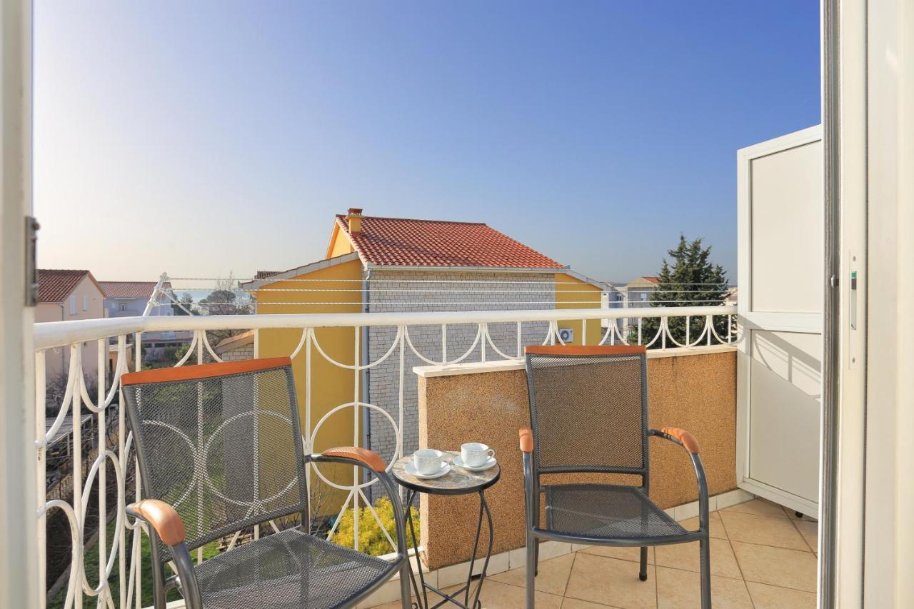 Apartments And Rooms With Parking Space Kastel Stafilic, Kastela - 18673 Екстериор снимка