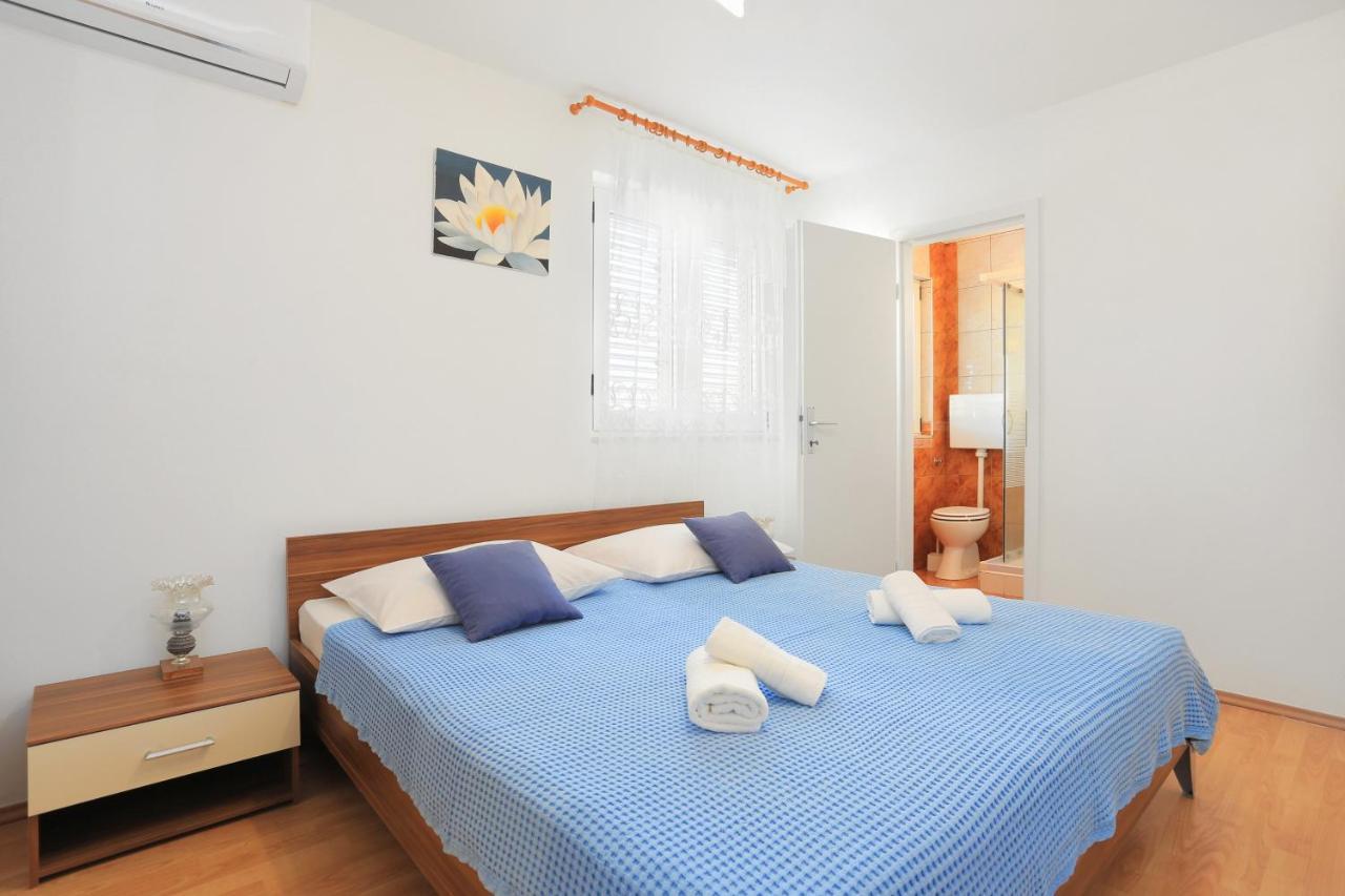 Apartments And Rooms With Parking Space Kastel Stafilic, Kastela - 18673 Екстериор снимка