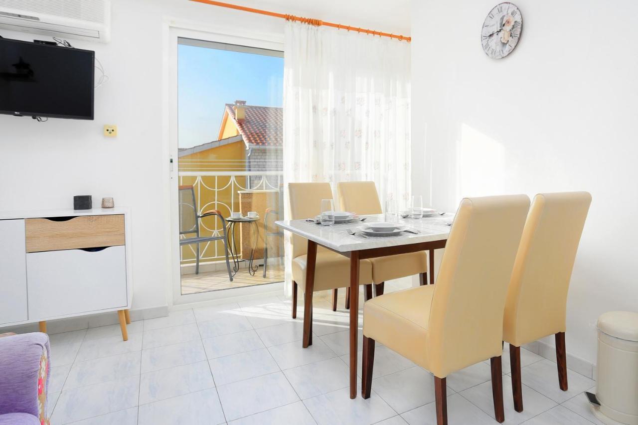 Apartments And Rooms With Parking Space Kastel Stafilic, Kastela - 18673 Екстериор снимка