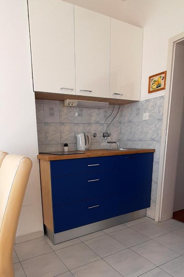 Apartments And Rooms With Parking Space Kastel Stafilic, Kastela - 18673 Екстериор снимка