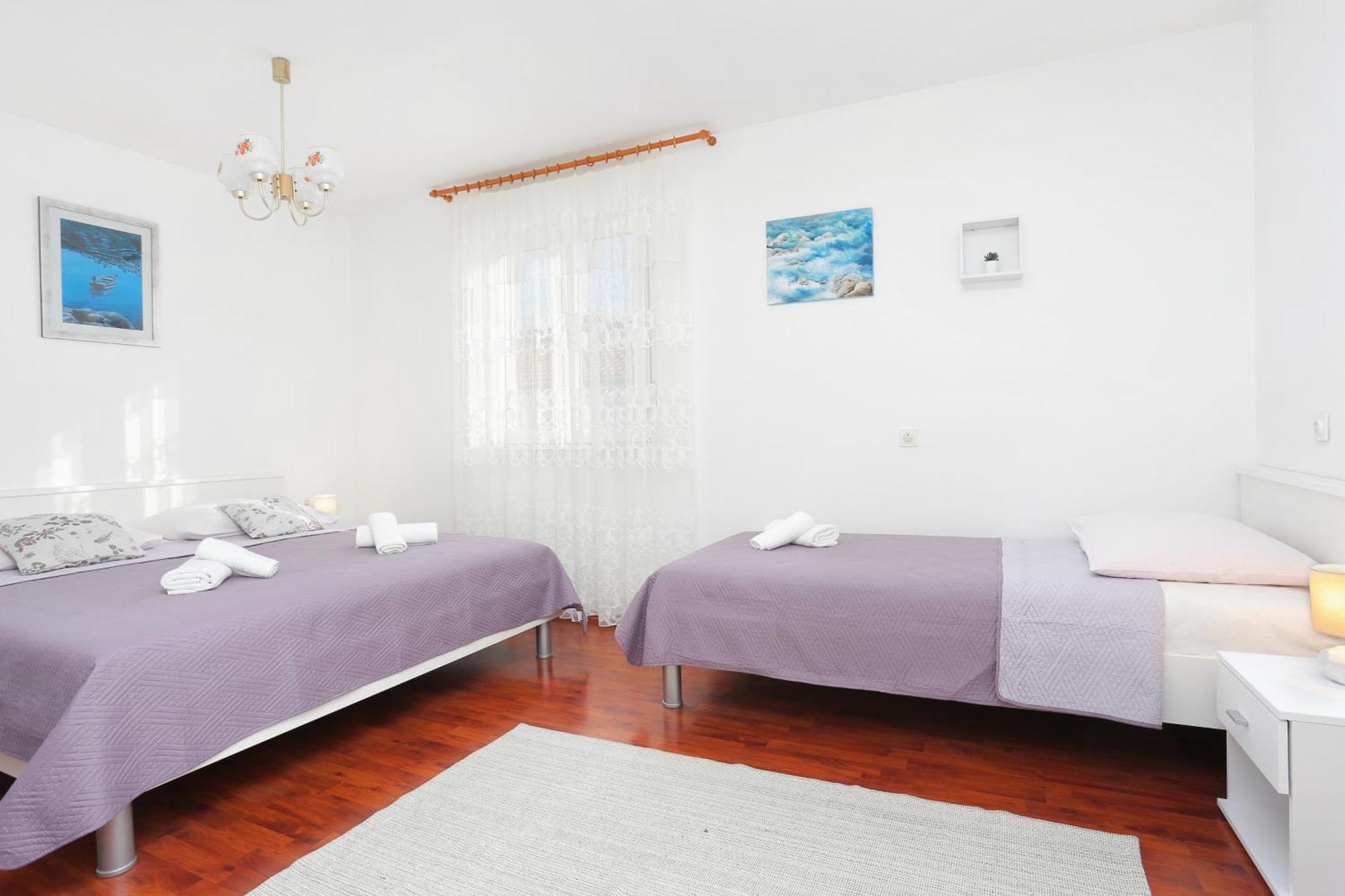 Apartments And Rooms With Parking Space Kastel Stafilic, Kastela - 18673 Стая снимка