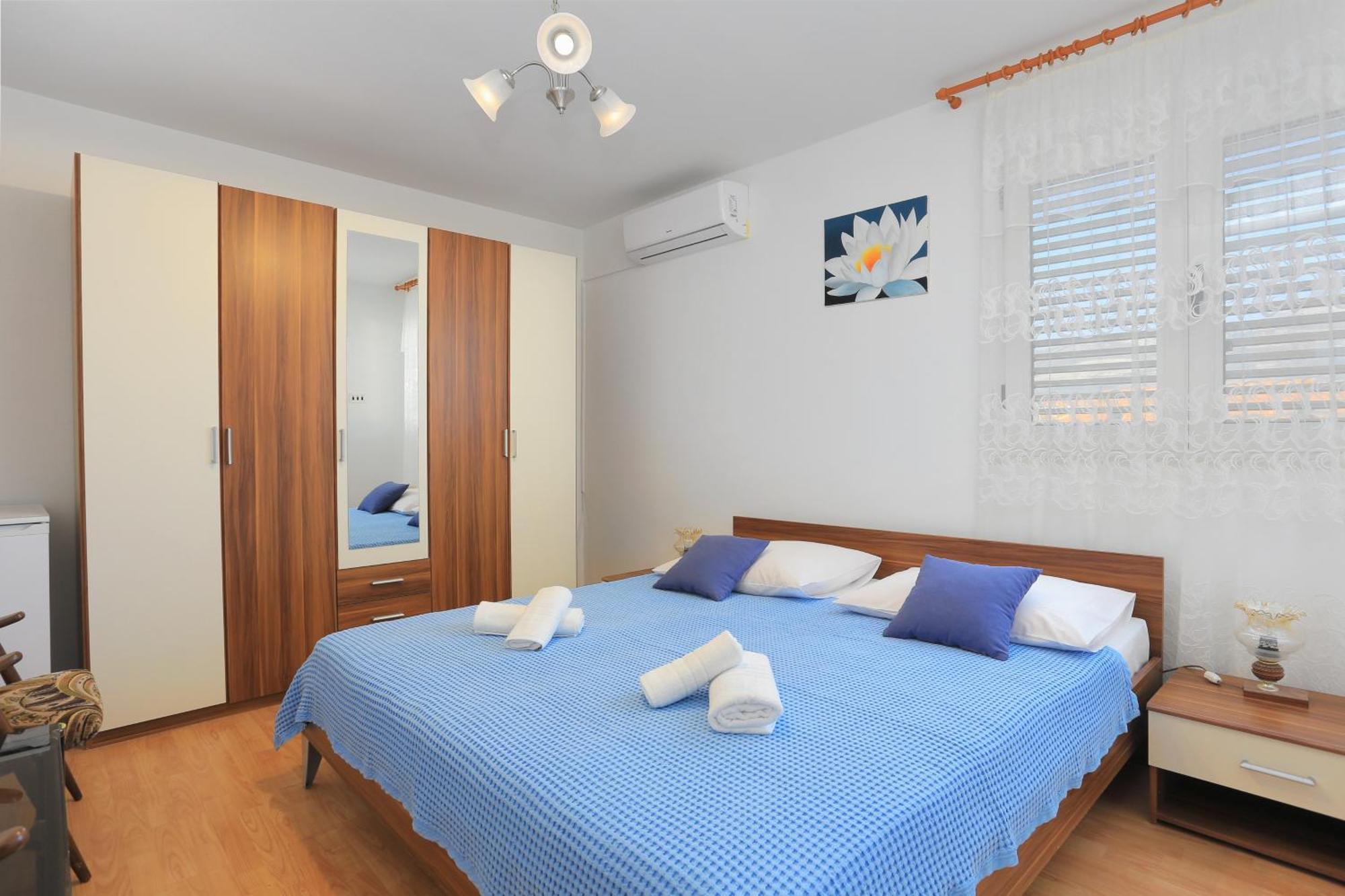 Apartments And Rooms With Parking Space Kastel Stafilic, Kastela - 18673 Стая снимка